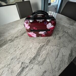Beauty Case.   Triforce